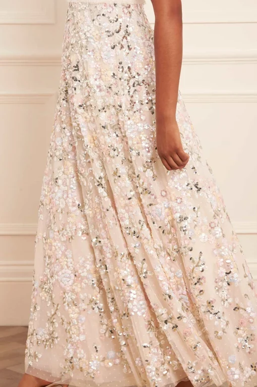 Dream Garland Gloss Round Neck Gown